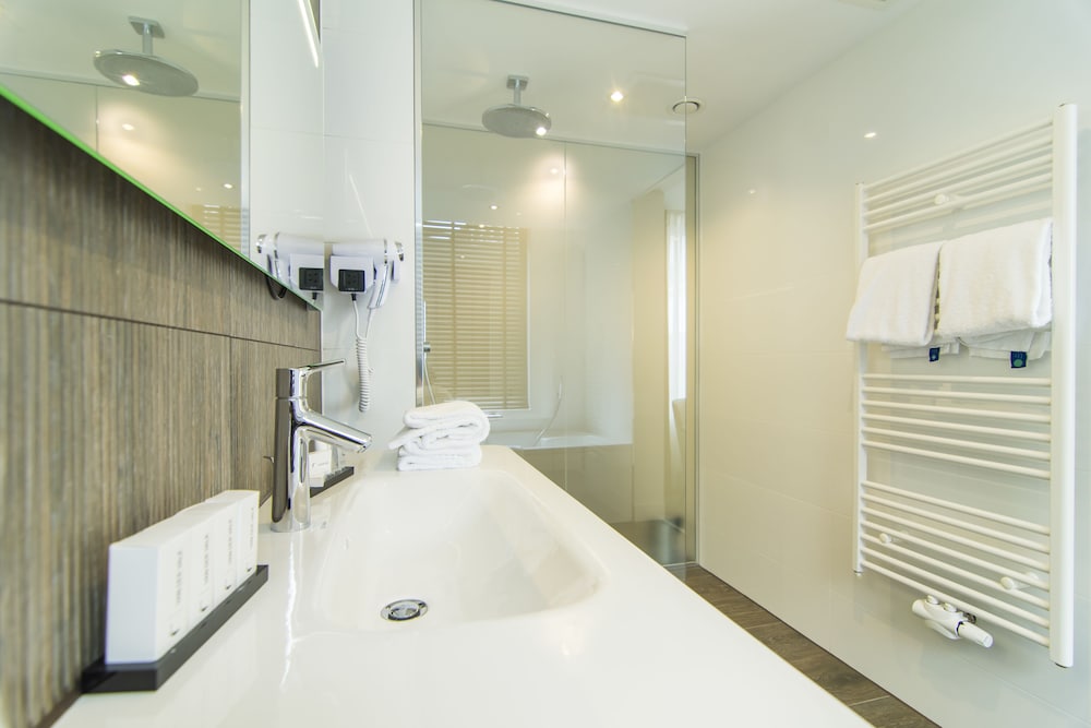 Comfort Room, 2 Twin Beds, Jetted Tub photo 2