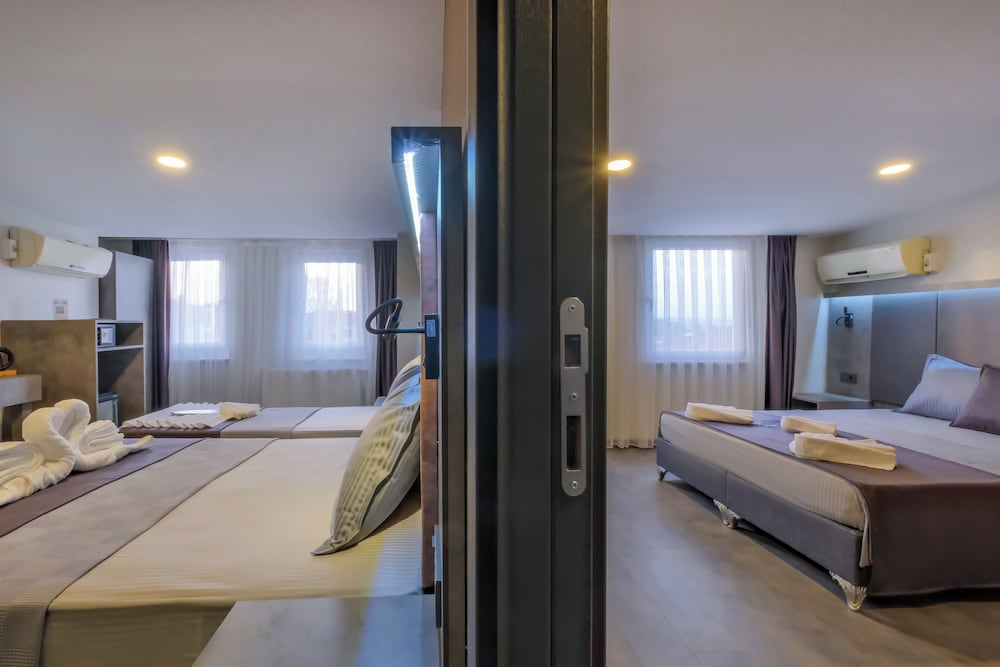 Family Room, Multiple Beds, Non Smoking photo 1