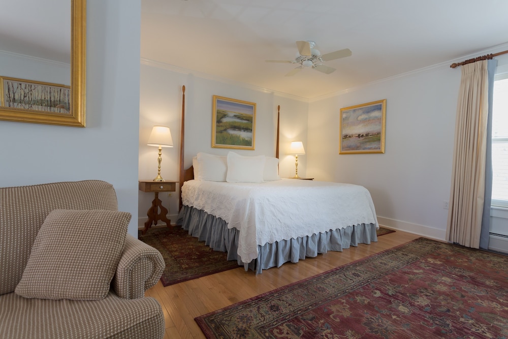 Suite (Green Briar)