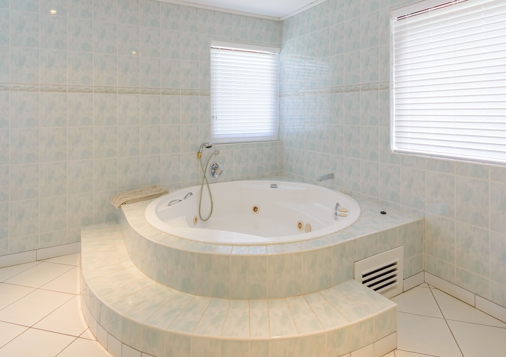 Three Bedroom Luxury 13908 photo 3