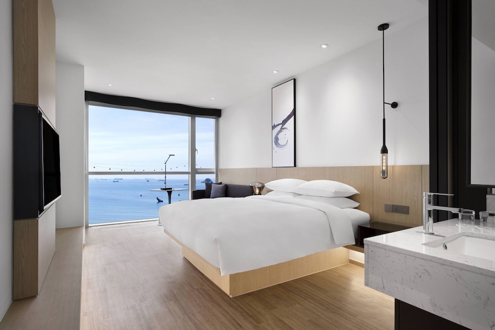 Room, 1 King Bed, Ocean View photo 3