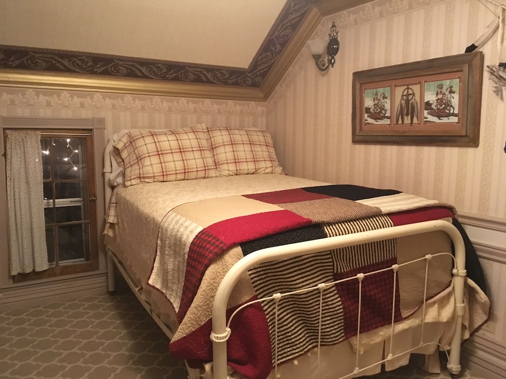 Family Room, Multiple Beds, Private Bathroom, Mountain View photo 3