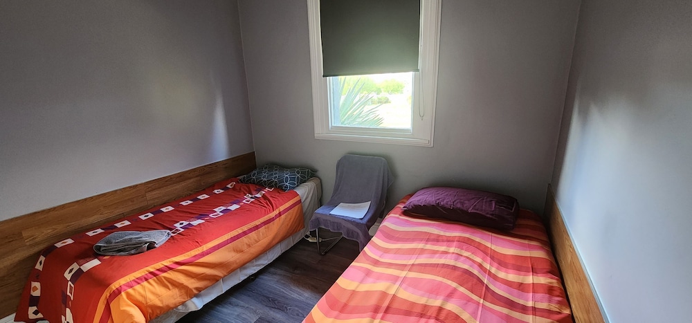 Room, 2 Twin Beds, Shared Bathroom