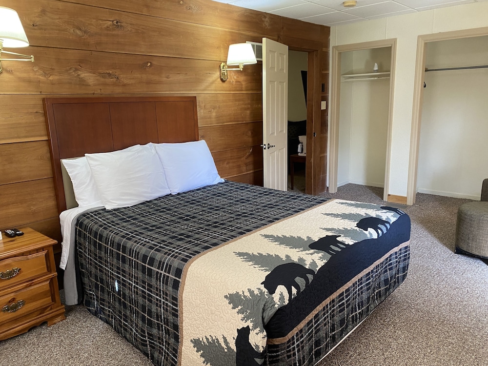 Chestnut Lodge Suite with 3 Bedrooms and Sitting Area photo 1