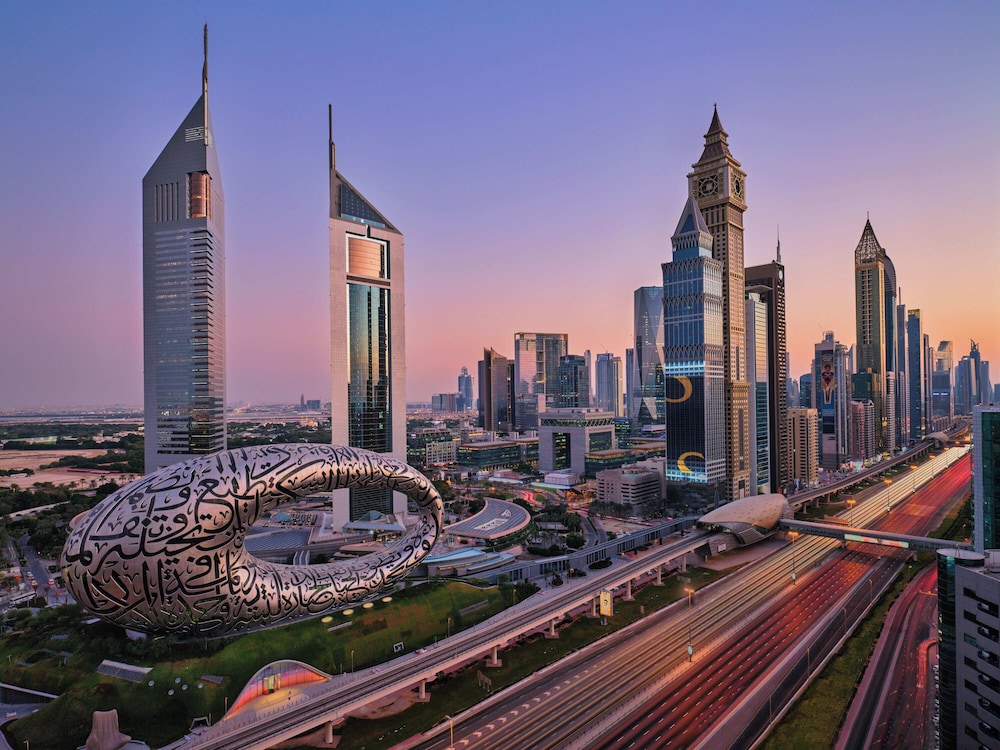 Deluxe Room (with Sheikh Zayed Road View) photo 2