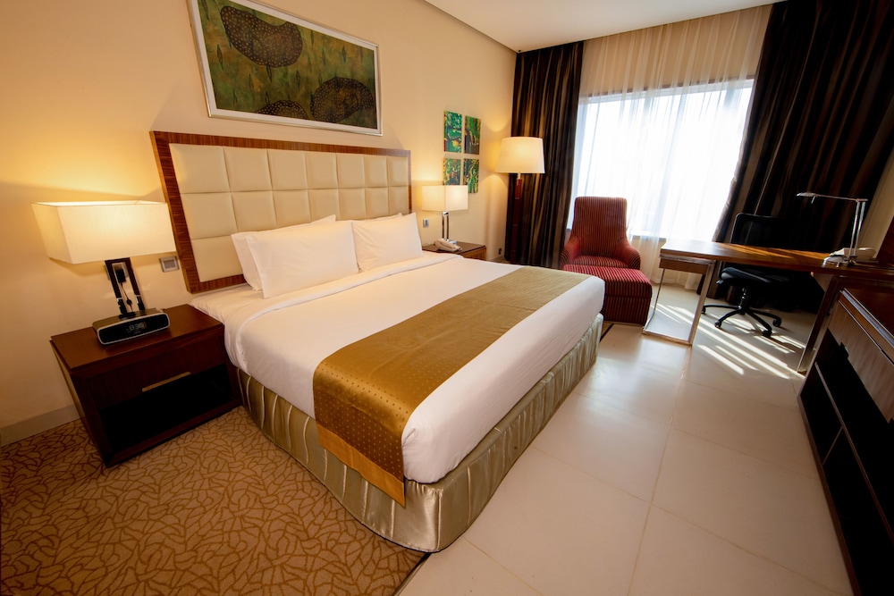 Standard Room, 1 King Bed (High Floor) - Photo 5