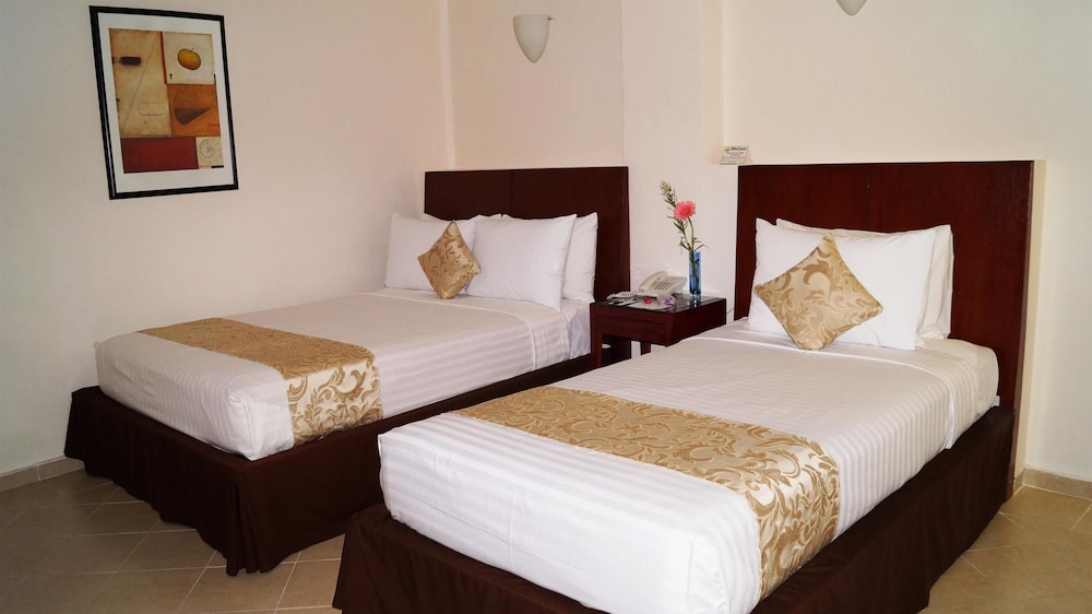Standard Room, Multiple Beds, Non Smoking photo 3