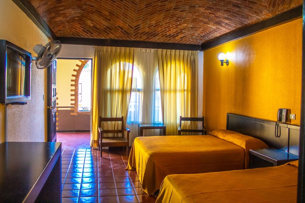 Economy Double Room, 2 Queen Beds photo 3