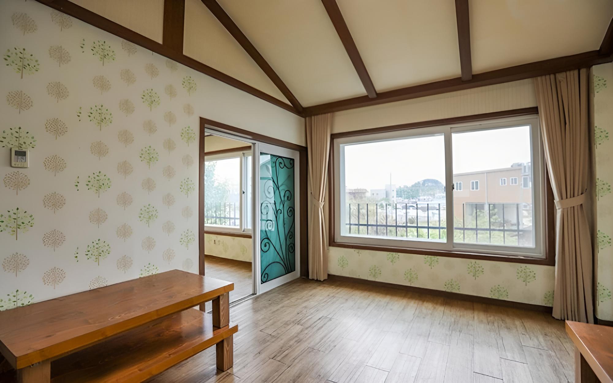 Room (4 building room 201 (116m)) - Photo 2