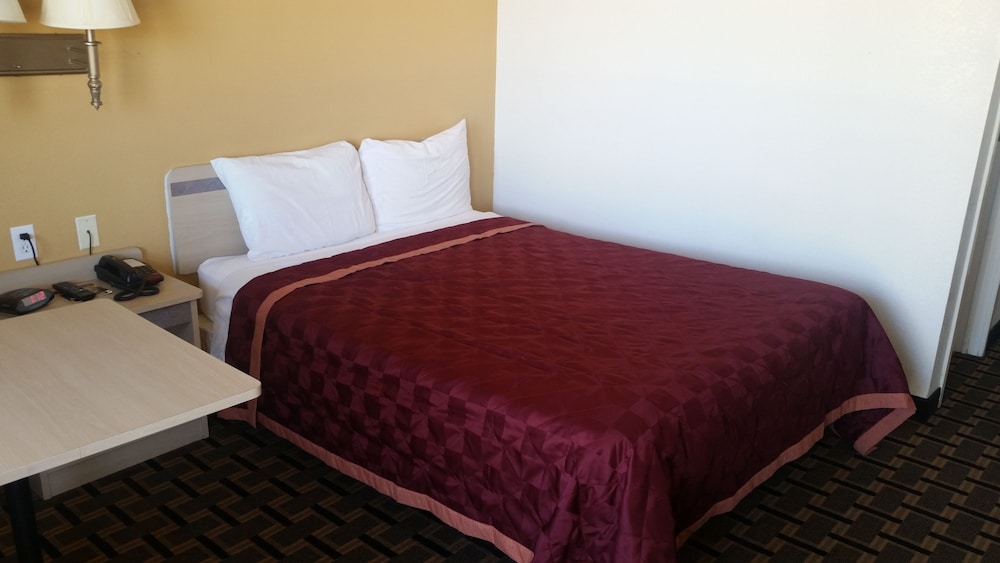 Room, 2 Double Beds, Non Smoking - Photo 8