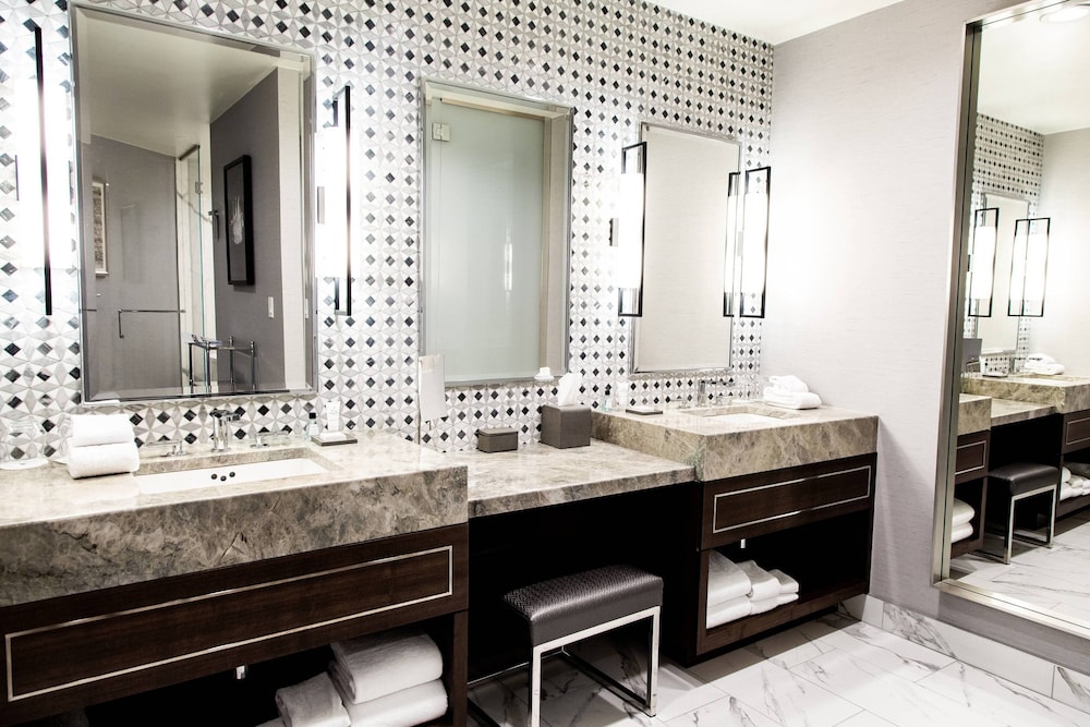 Suite, 2 Bedrooms, City View (Corner) - Photo 19