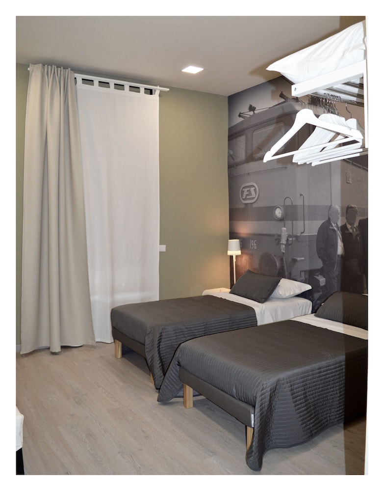 Triple Room, Ensuite, Hill View