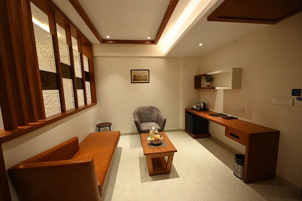 Suite Room - Photo 7