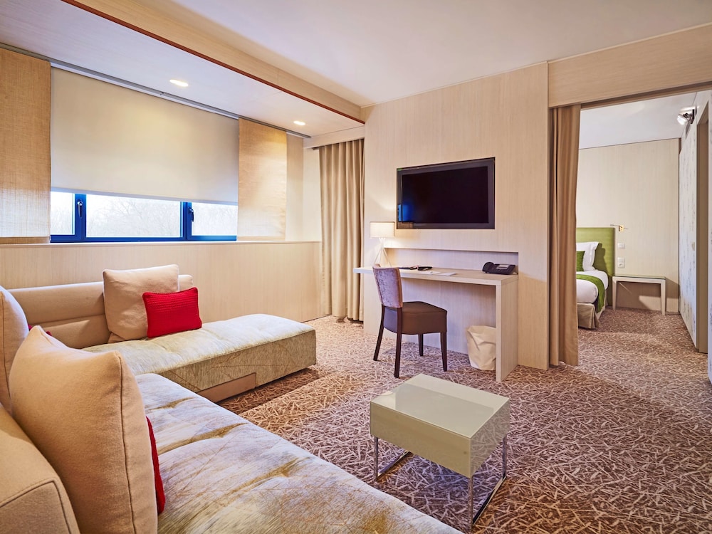 Junior Suite, 1 King Bed, Bathtub - Photo 4