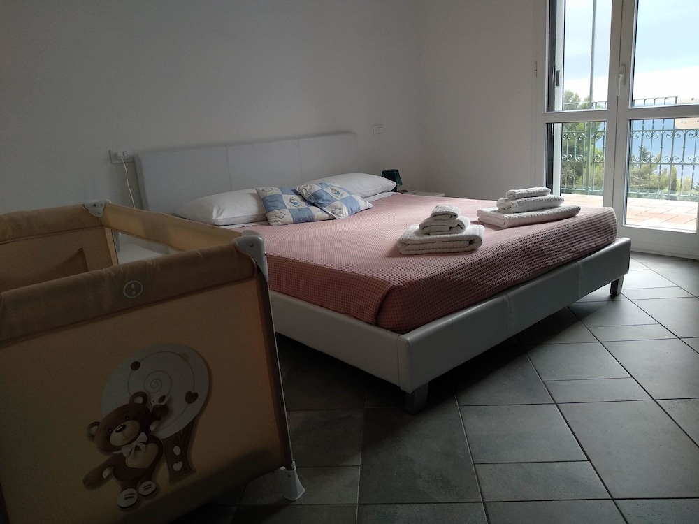 Comfort Apartment, 2 Bedrooms, Sea View, Tower photo 2