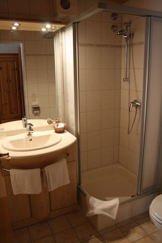 Economy Double Room photo 3