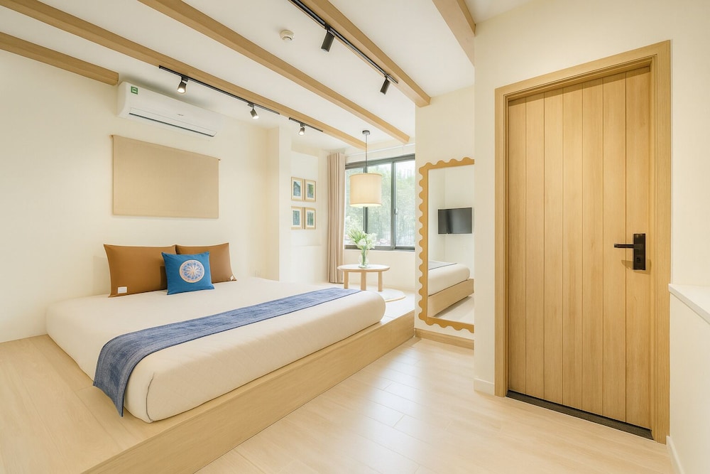 Executive Suite, City View