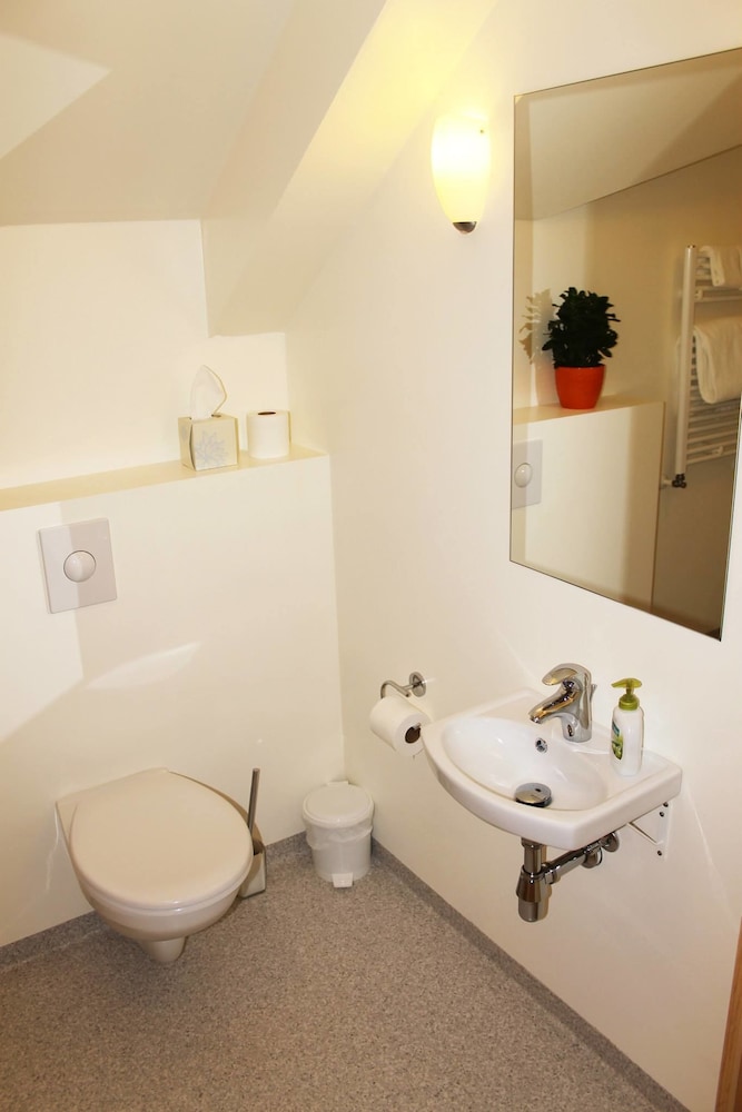 Basic Double or Twin Room, Private Bathroom photo 2