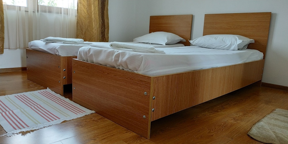 Basic Twin Room, 2 Twin Beds photo 2