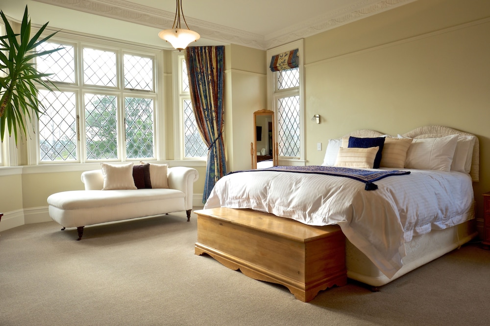 Premium Double Room, 1 King Bed, Private Bathroom, Garden View photo 1