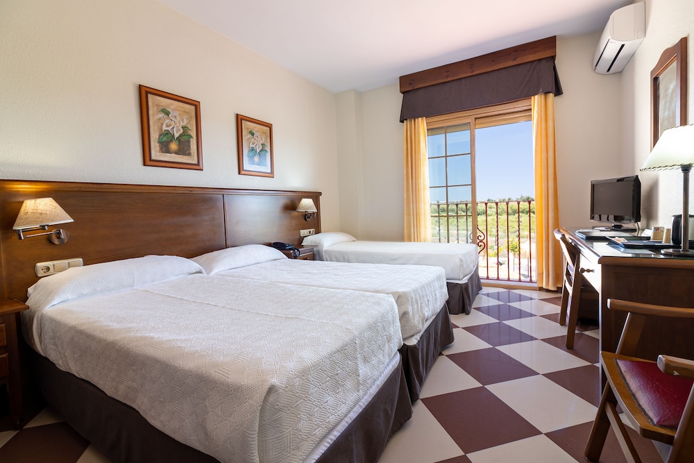 Triple Room (for 3 adults) - Photo 3