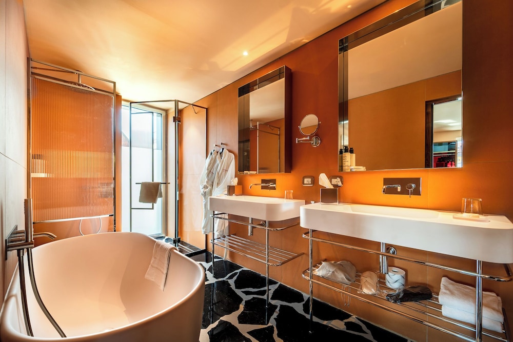 Exclusive Suite, City View thumbnail 5
