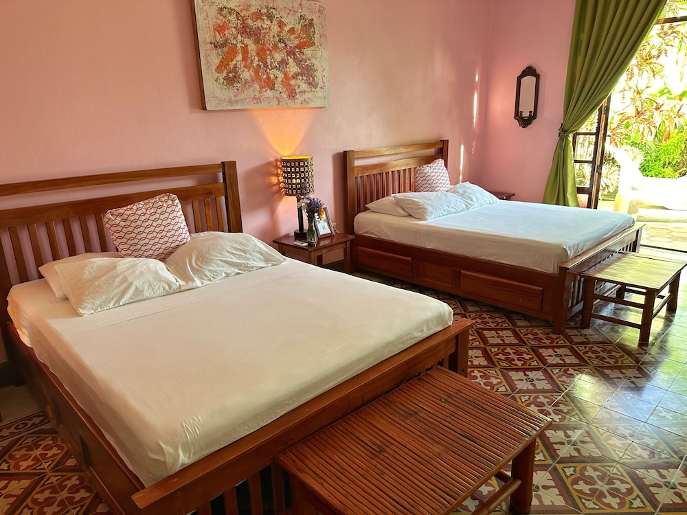 Deluxe Quadruple Room, 2 Queen Beds, Private Bathroom
