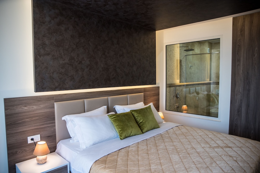 Standard Double Room (Romatnic Corner)