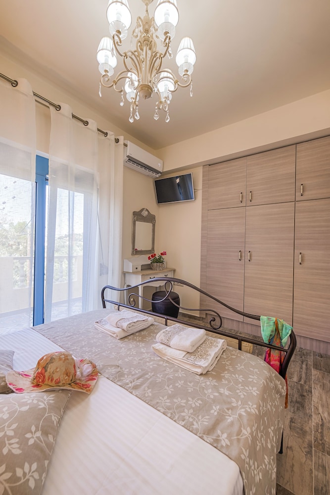 Deluxe Villa, 3 Bedrooms, Pool View photo 3