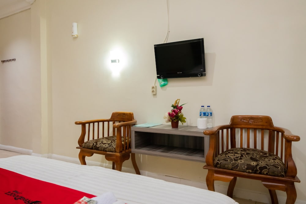 Double Room (RedDoorz) - Photo 8