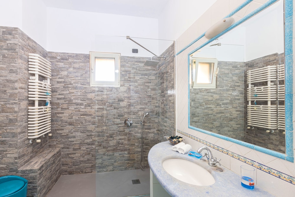 Junior Suite, Jetted Tub - Photo 20