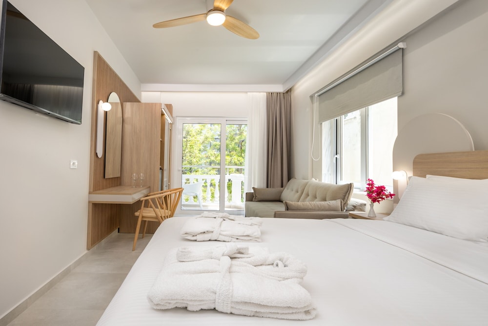 Deluxe Double or Twin Room with Balcony photo 1