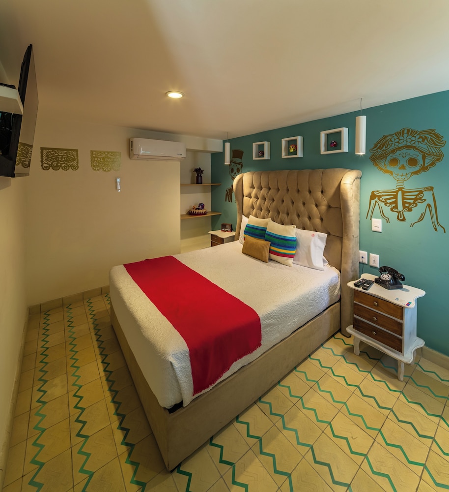 Standard Suite Queen Bed