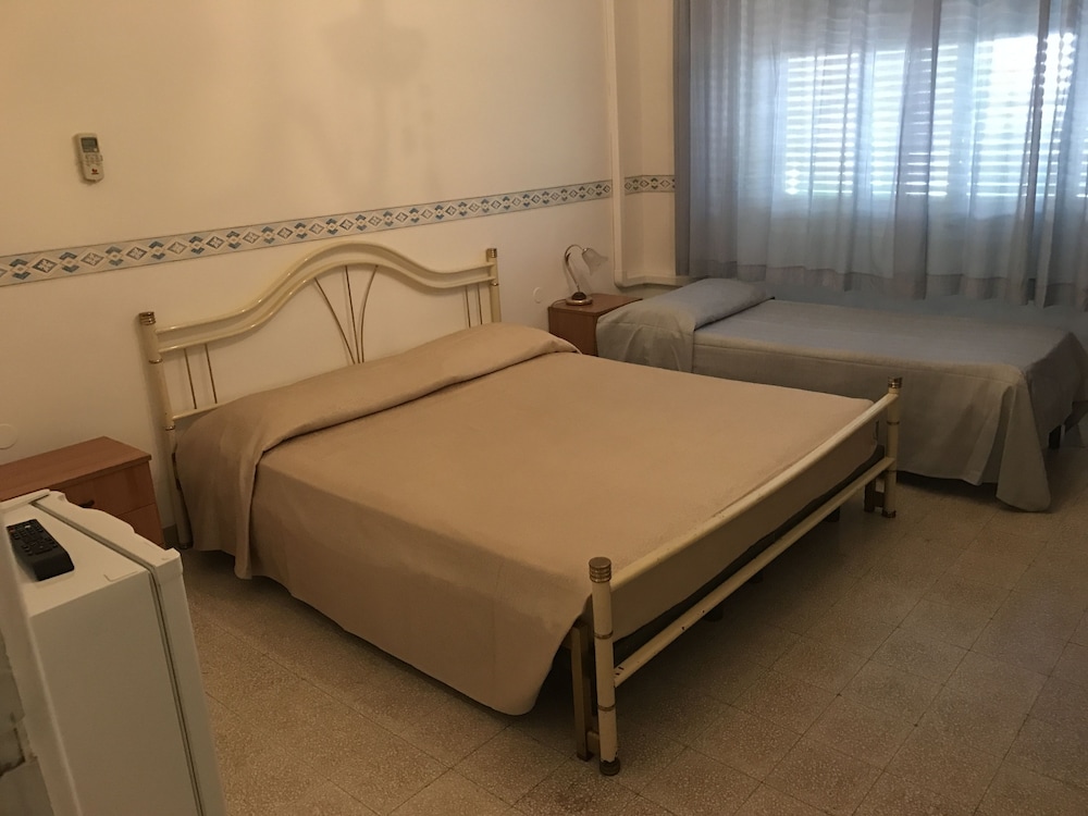 Economy Quadruple Room, 1 Bedroom photo 2
