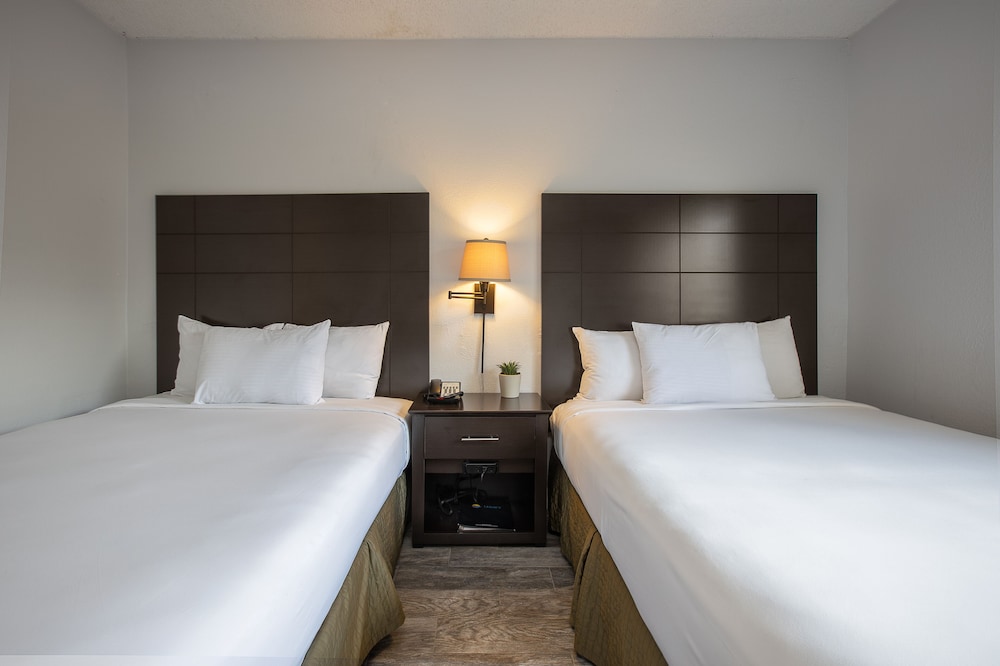 Standard Room, 2 Double Beds (Guest Room at the Oaks) - Photo 2