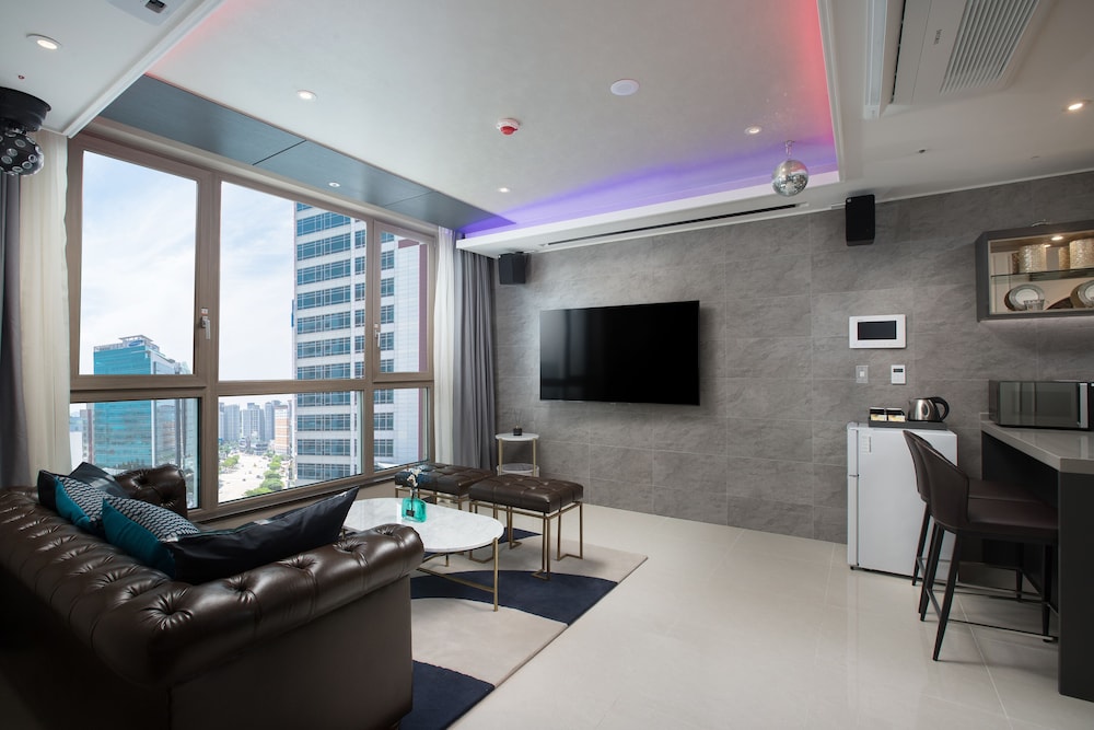 Suite (Party) - Photo 6
