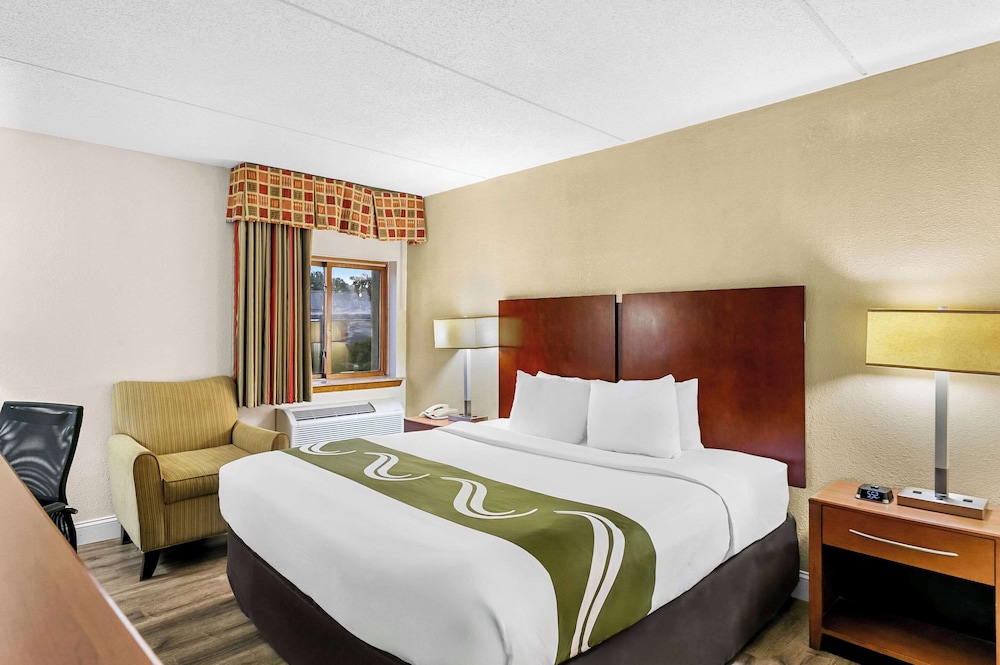 Standard Room, 1 Queen Bed, Non Smoking - Photo 3