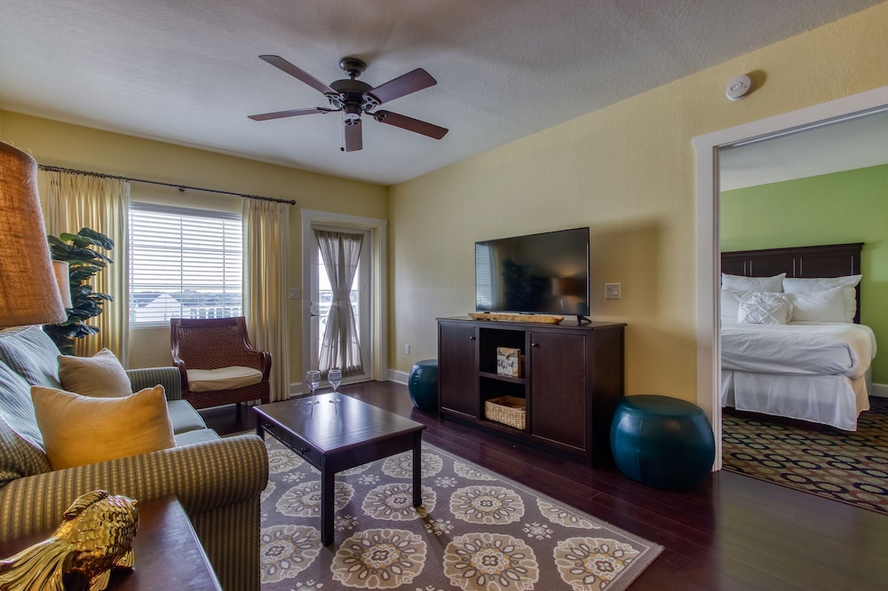 Condo, 1 Bedroom (King) photo 1