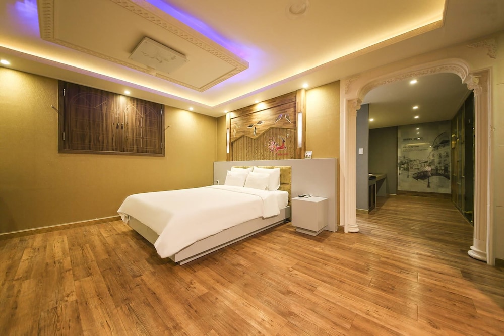 Royal Room