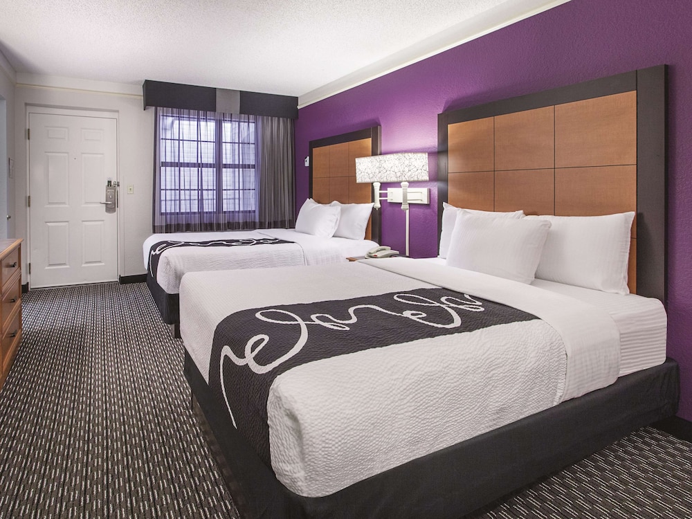 Room, 2 Queen Beds, Non Smoking - Photo 2