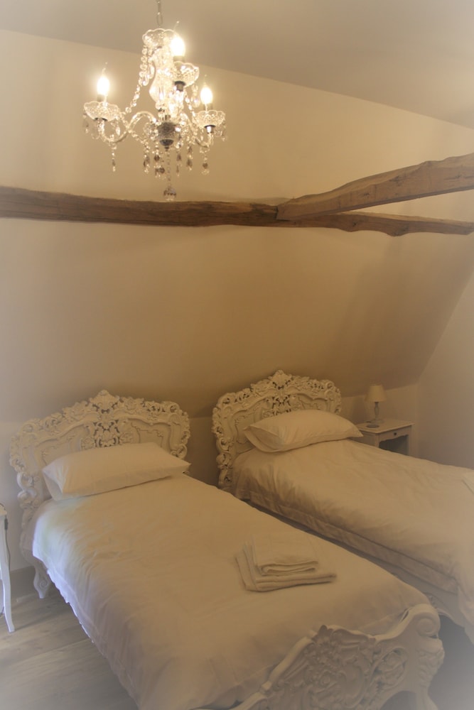 Signature Twin Room, Ensuite photo 2