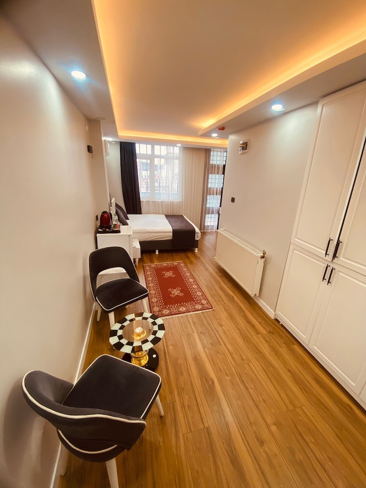 Superior Queen Room - with Balcony photo 3