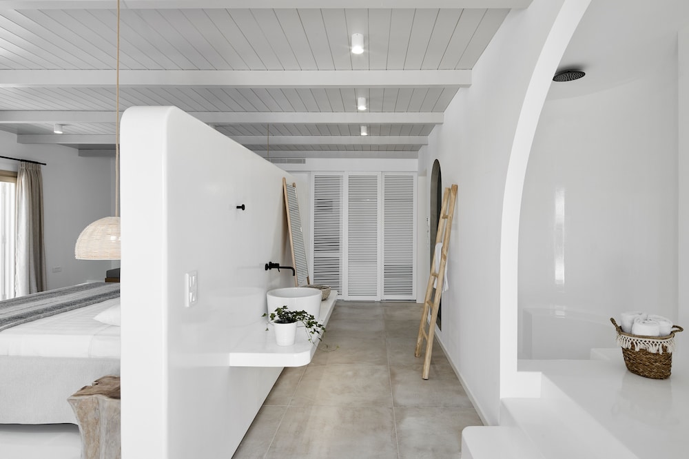 Exclusive Suite, Hot Tub (Indoor) - Photo 8