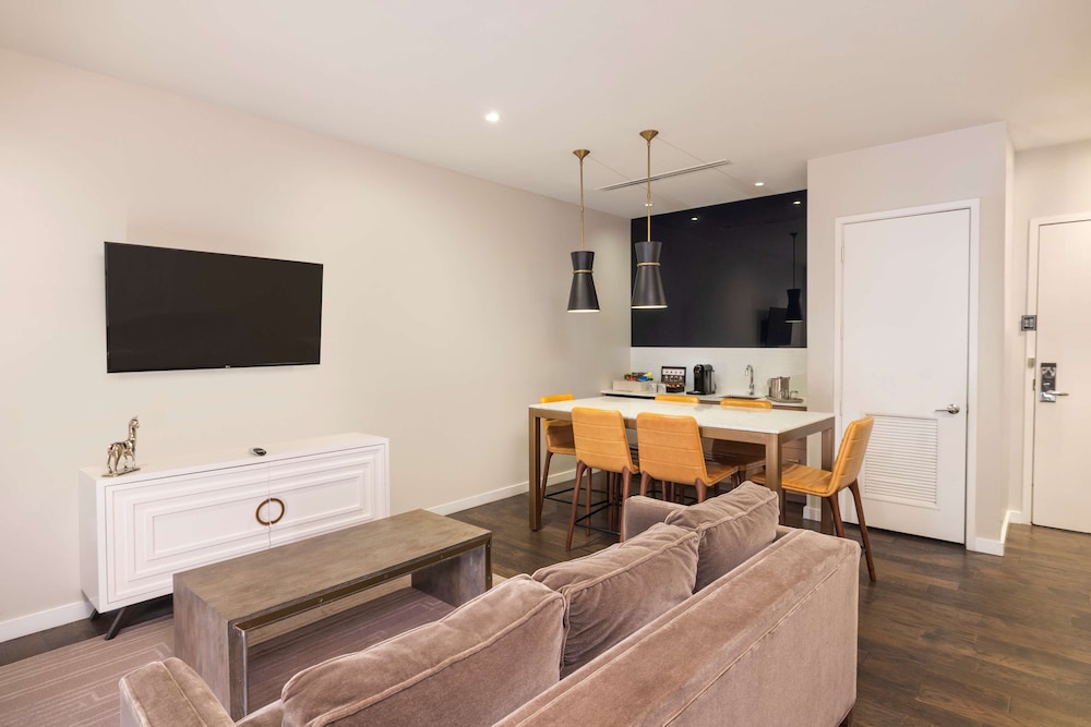 Suite (Jackson) - Photo 1