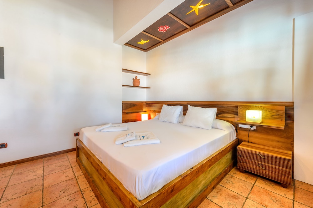 Grand Suite, 2 Bedrooms, Poolside (Formentera)