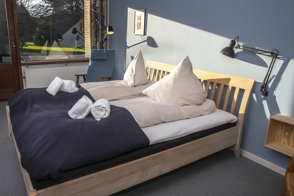 Basic Double Room, 1 Queen Bed, Patio, Annex Building photo 1