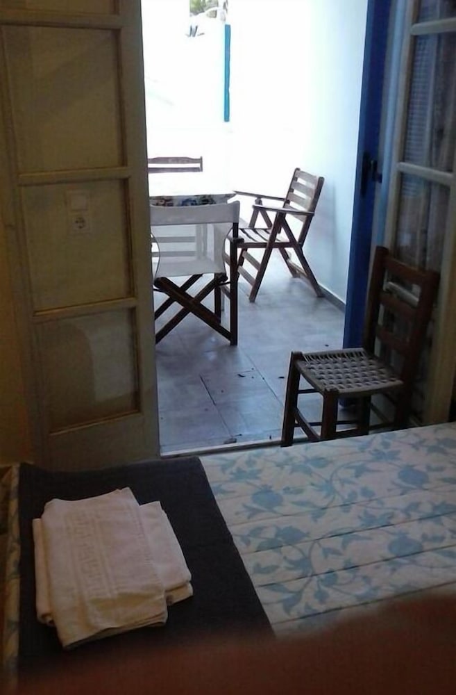 Small Quadruple Apartment, Ground Floor photo 2