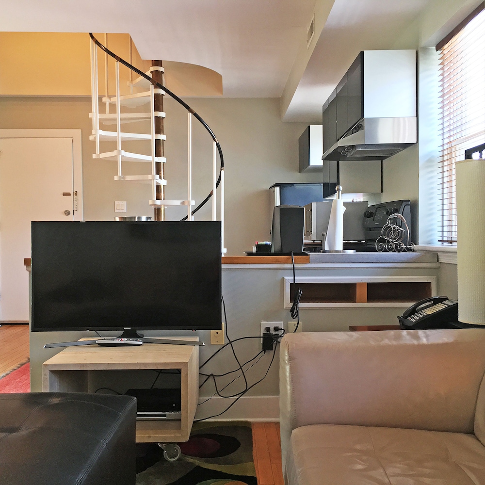 Wedding Suite. 103. King. Balcony - Photo 10