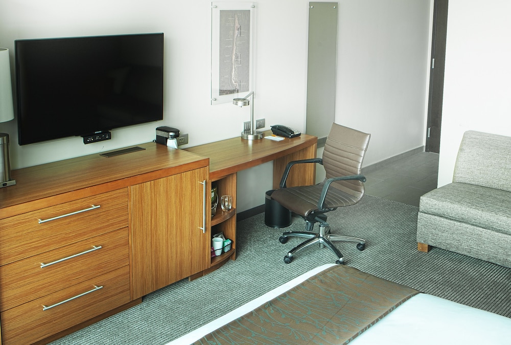 Standard Room, 2 Queen Beds photo 2