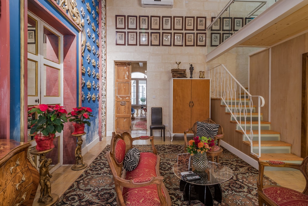 Suite (with Maltese Balcony)